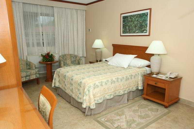 Hotel Globales Camino Real Managua Room photo